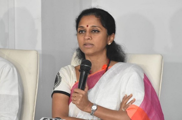 Supriya Sule on Taxi Tout