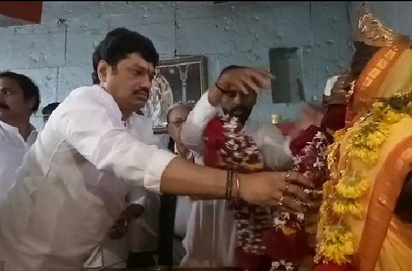 Dhananjay Munde Narayan Gad