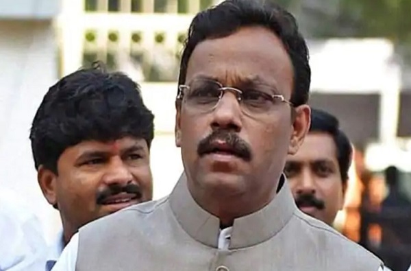 Vinod Tawde get chance into national Politics Tawde made in charge of BJP in Haryana