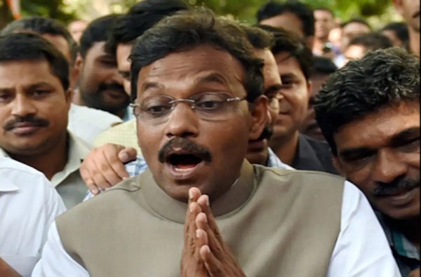 Vinod Tawde get chance into national Politics Tawde made in charge of BJP in Haryana