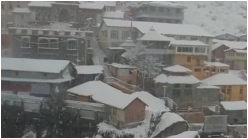 snow fall at badrinath Temple