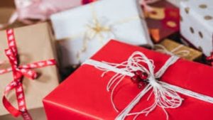 New Year Gift Ideas : हॅप्पी न्यू ईयर, नवीन वर्षाच्या स्वागतासाठी 'या' खास गिफ्ट आयडिया