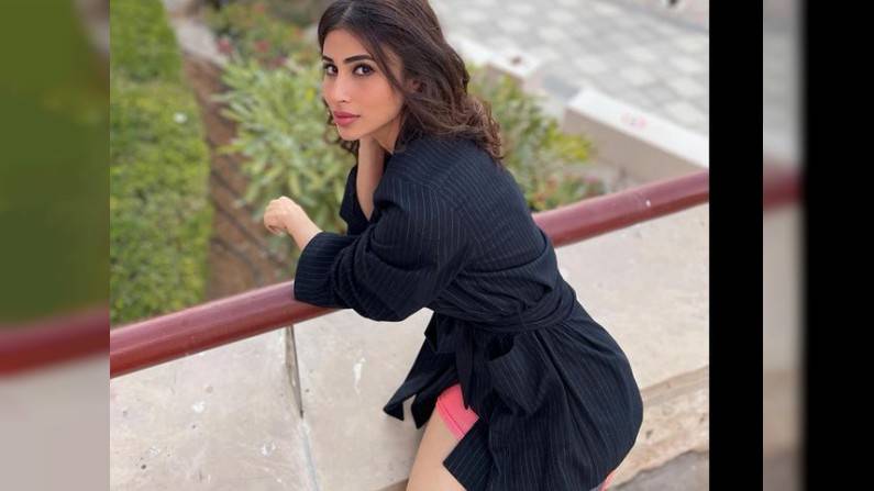 Mouni Roy, Photo