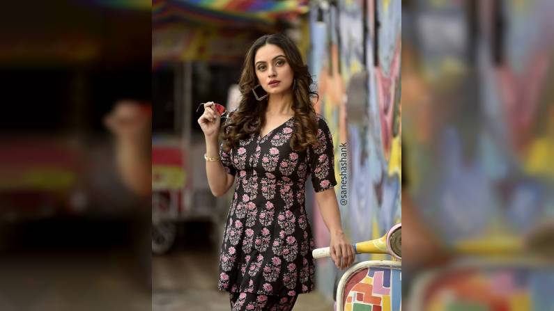 Shruti Marathe , Photo