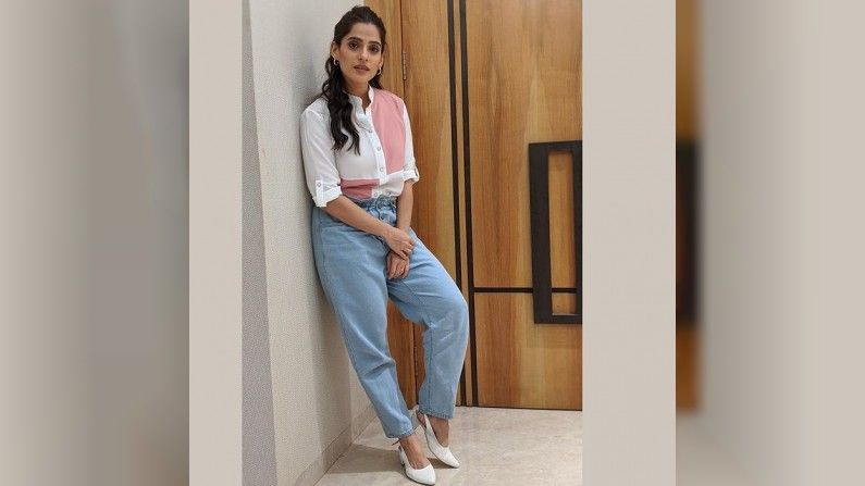 Priya Bapat, Photo