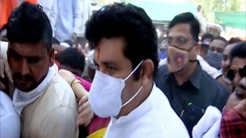 Shivsena workers avoid to meet Sanjay Rathod in Nagpur