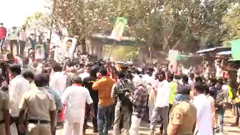 Sanjay Rathod supporter mob 2