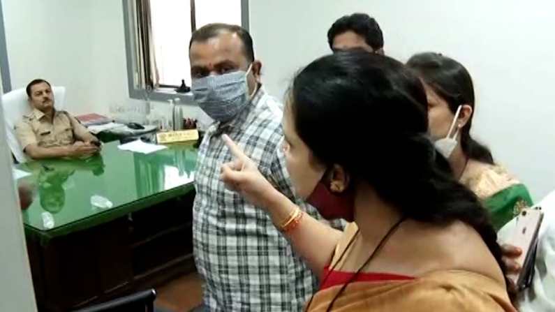 Chitra Wagh at Police Station