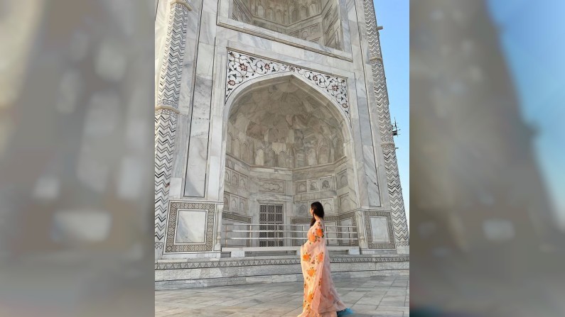 Mouni Roy, Photo