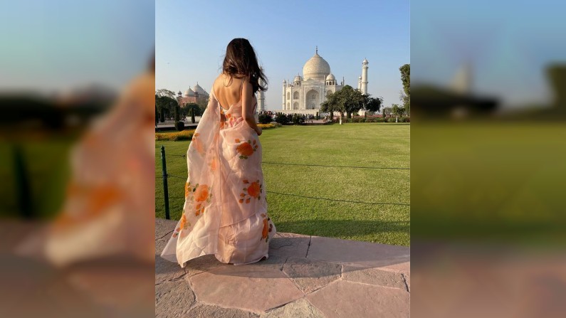 Mouni Roy, Photo