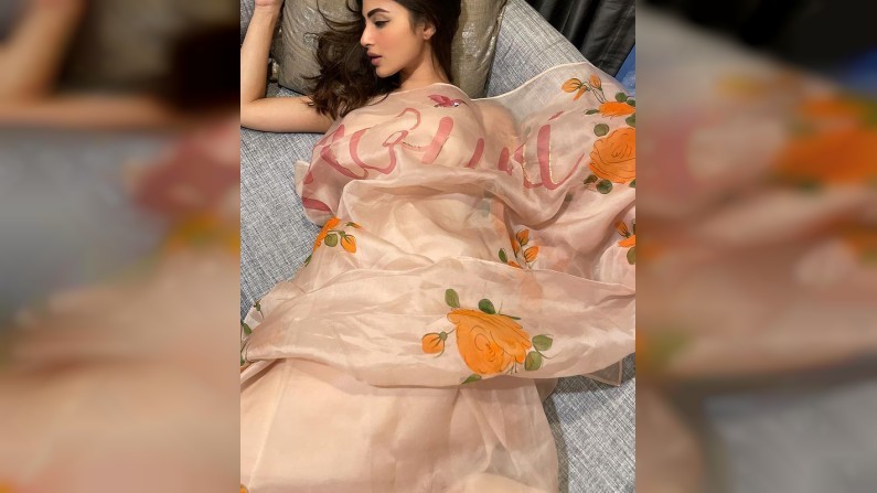 Mouni Roy, Photo