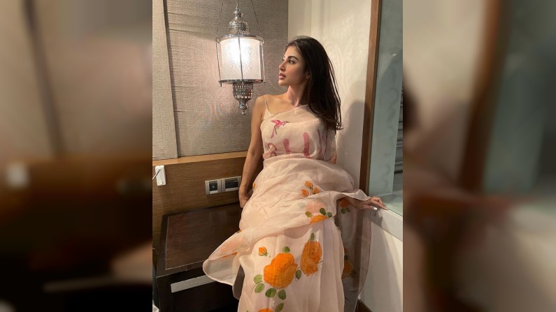 Mouni Roy, Photo