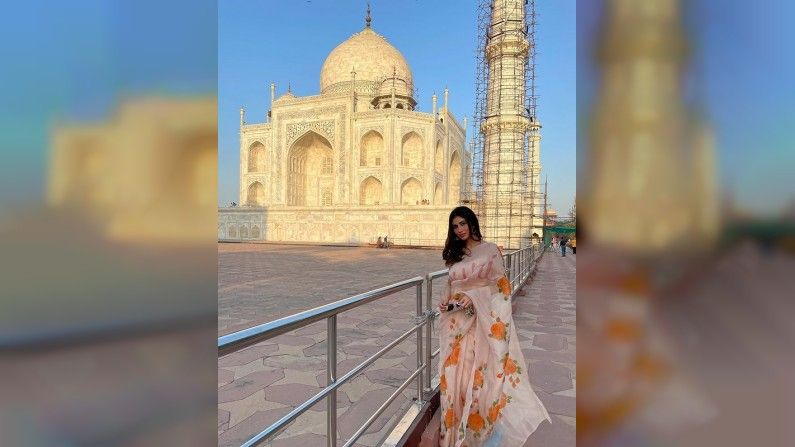 Mouni Roy, Photo