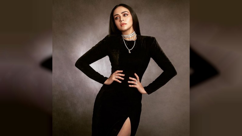 Amruta Khanvilkar, Photo