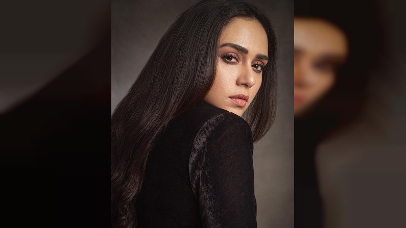Amruta Khanvilkar, Photo