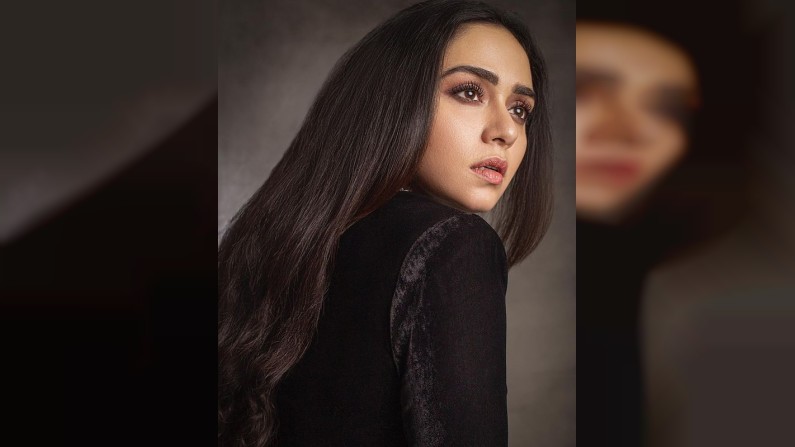 Amruta Khanvilkar, Photo