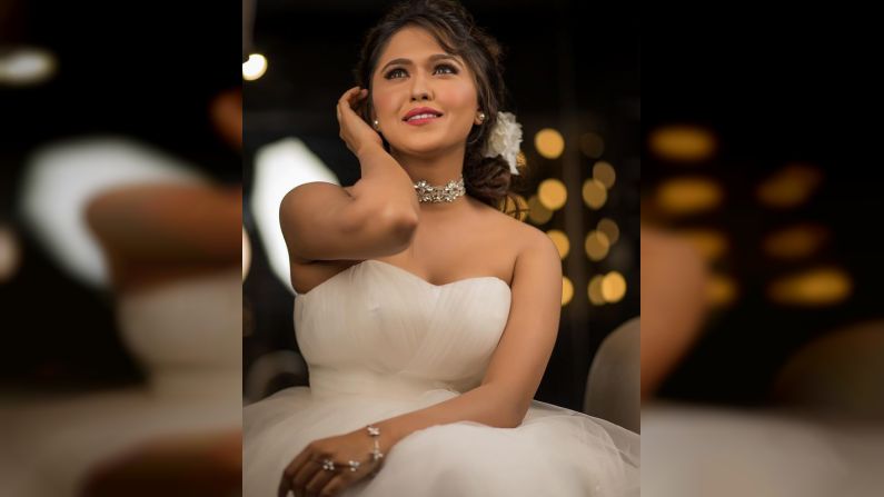 Gautami Deshpande, Photo