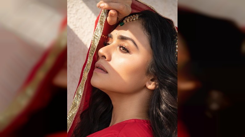 Amruta Khanvilkar