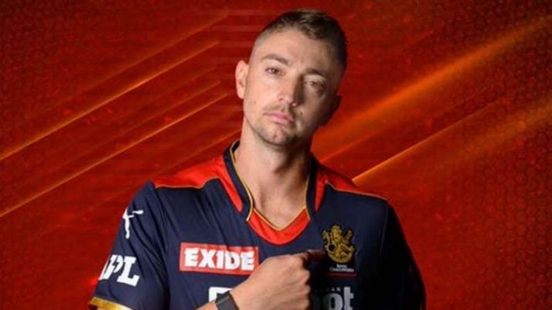 Devdutt Padikkal, Nitish rana, Axar Patel, Daniel Sams, Varun Chakravarthy, sandeep warrier, ipl, ipl 2021, corona in ipl 2021, ipl in india, corona positive player in ipl 2021,