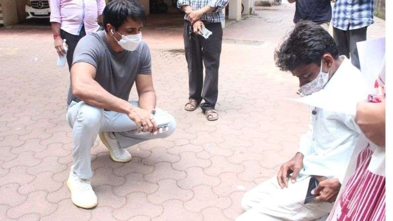 Sonu Sood Helping people