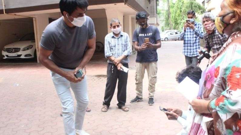Sonu Sood Helping people
