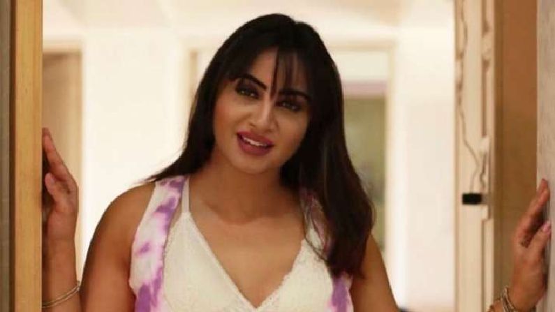 I Am Waiting For life partner Says Model Arshi khan