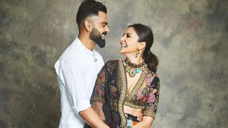 Virat kohli chatting with fans Anushka Sharma asked Where are my headphones