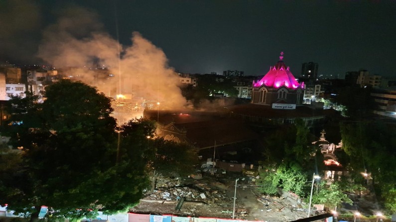 पुण्यातील महात्मा फुले मंडईला आग