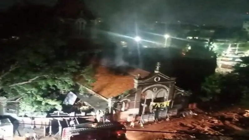 पुण्यातील महात्मा फुले मंडईला आग