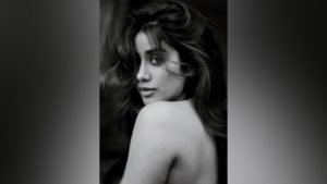 Janhvi Kapoor : जान्हवी कपूरचा कातिलाना अंदाज, टॉपलेस फोटो शेअर!
