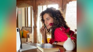 Photo : ‘वडिलांसोबत चित्रपट बघताना अचानक आला इन्टिमेट सीन…’, तापसी पन्नूनं शेअर केल्या आठवणी