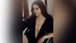 Photo : हॉट अँड सिझलिंग, अभिनेत्री रायमा सेनचा बोल्ड अवतार