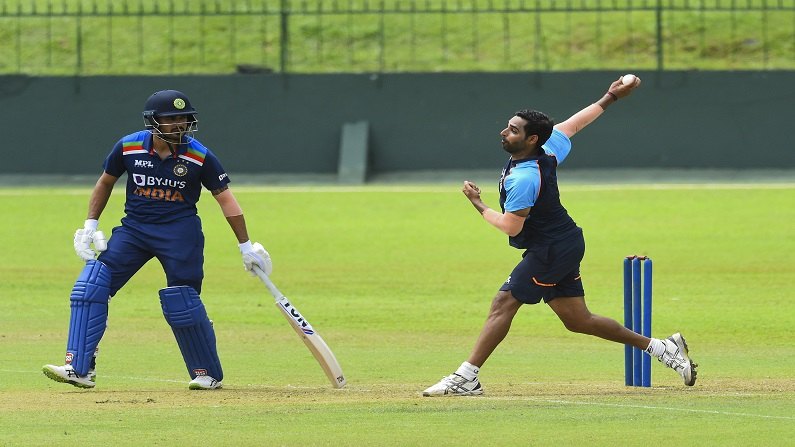 Bhuvi bowling